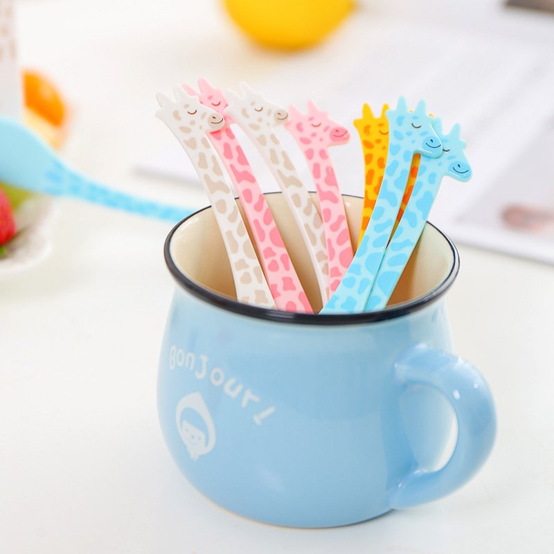 Giraffe Fruit Fork Cute Children's Plastic Tableware suit Creative Tableware Dessert Fork 12 Pack - Image 3