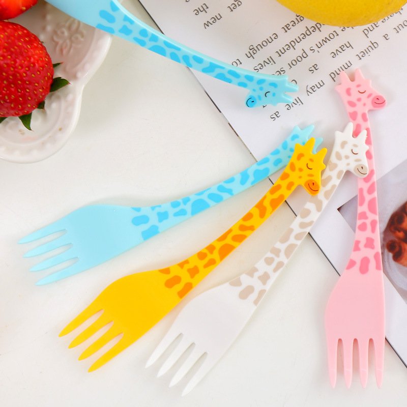 Giraffe Fruit Fork Cute Children's Plastic Tableware suit Creative Tableware Dessert Fork 12 Pack - Image 4